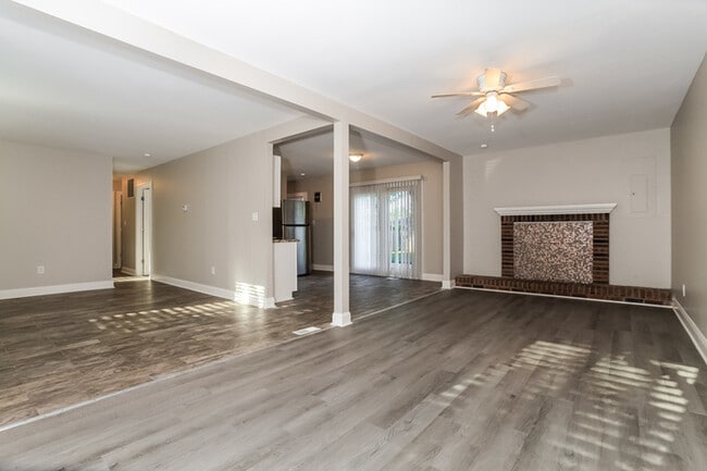 Building Photo - 990 Sheffield Dr