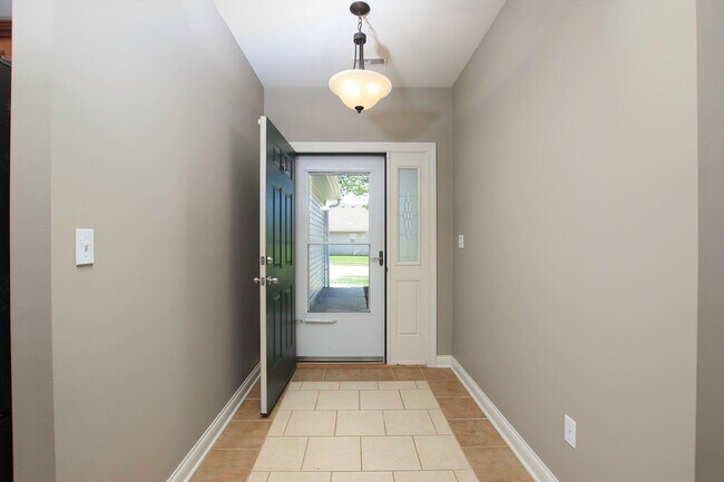 Foto del edificio - Charming 3 Bedroom/2 Bath in Mill Creek Manor with Spacious Garage