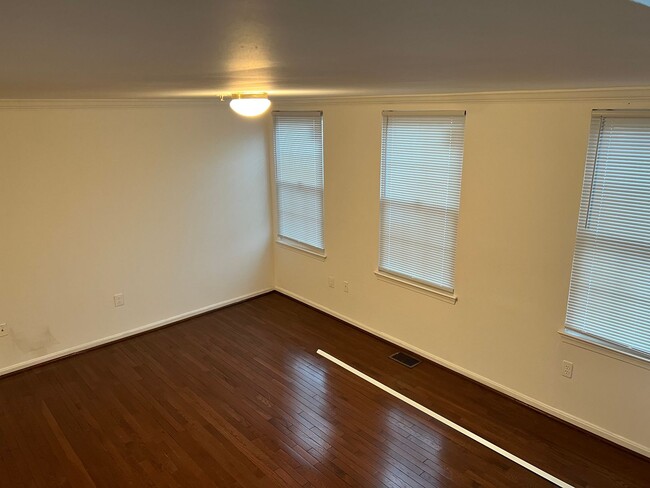 Foto del edificio - Spacious 3 Bedroom End Unit- Baltimore, MD