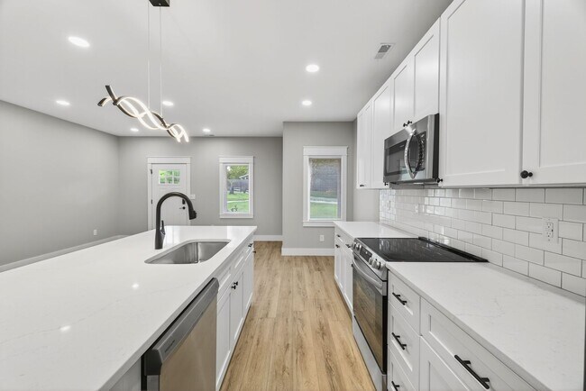 Foto del edificio - *August 2025* - Brand New 4 Bed, 4 Bath Townhome!