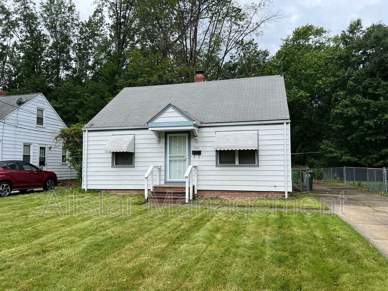 Foto principal - 740 E 254th St