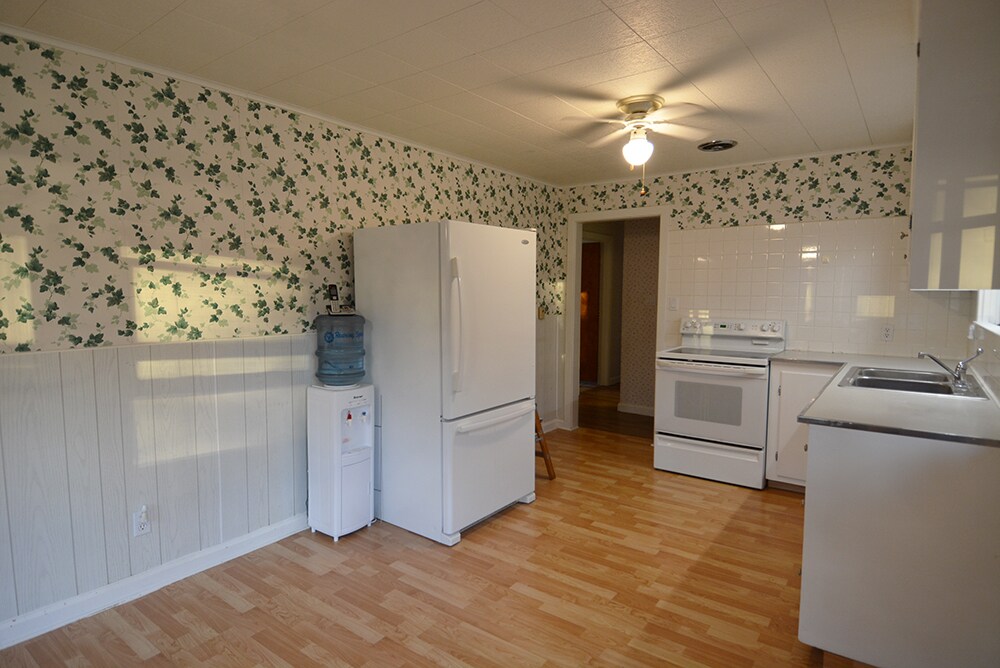 Primary Photo - 13525 Subway Dr