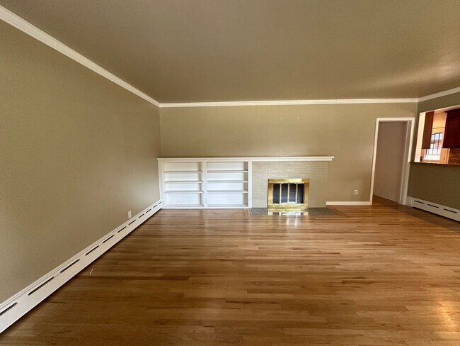 Foto del edificio - 3-Bedroom, 2-Bathroom Charmer!