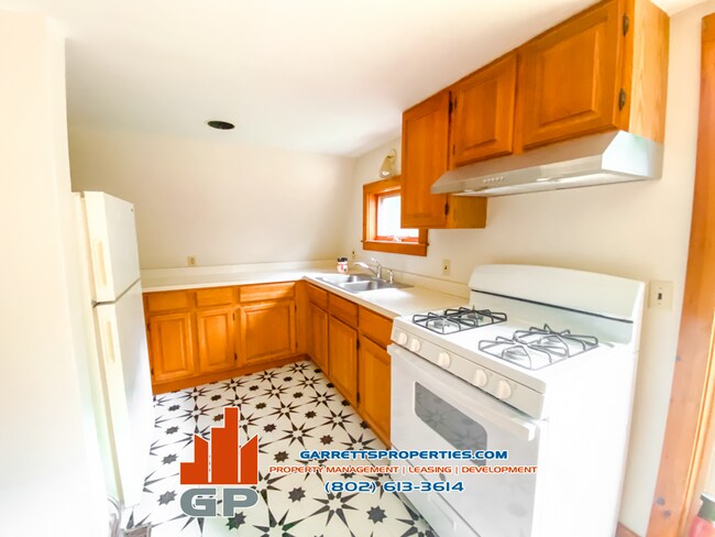 Foto del edificio - 140 W Hill Rd