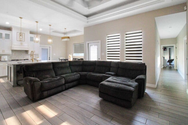 Building Photo - "Luxurious 4-Bed Oasis with Pool & 3.5 Baths in McAllen's Prime Locale!"