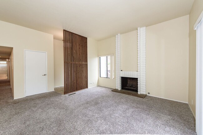 Foto del edificio - Spacious SDSU Townhome For Rent!