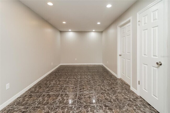 Foto del edificio - 125 Yale Dr