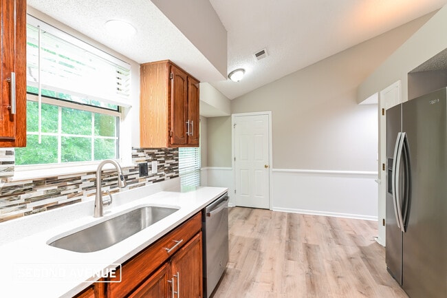 Foto del edificio - 2411 Windridge Dr NE
