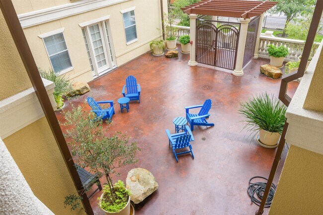 Foto del edificio - 7134 Mapleridge St