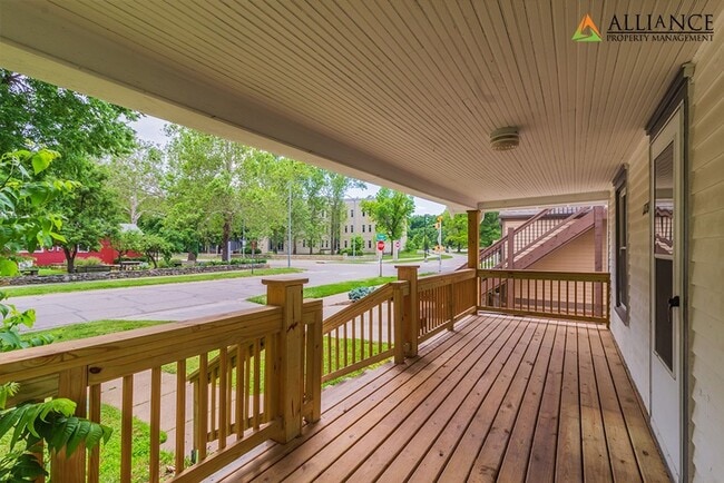 Building Photo - Ideal Location! Next to KSU!