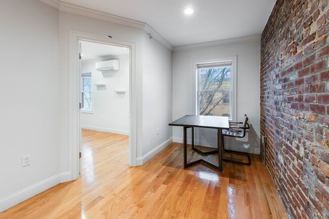 Building Photo - 14 Pompeii St