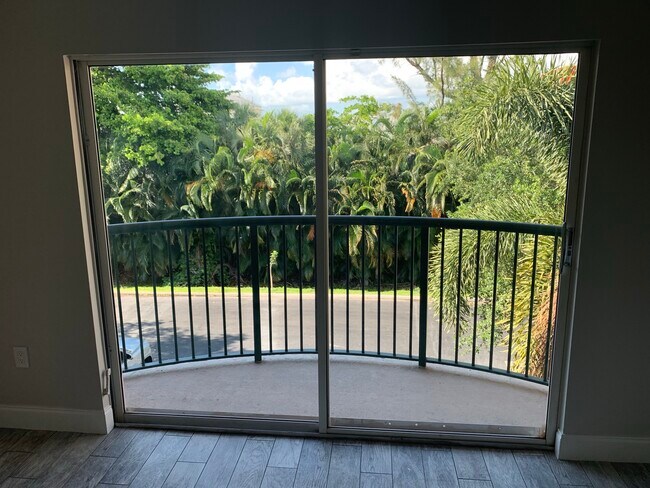Lanai - 2119 SE 10th Ave