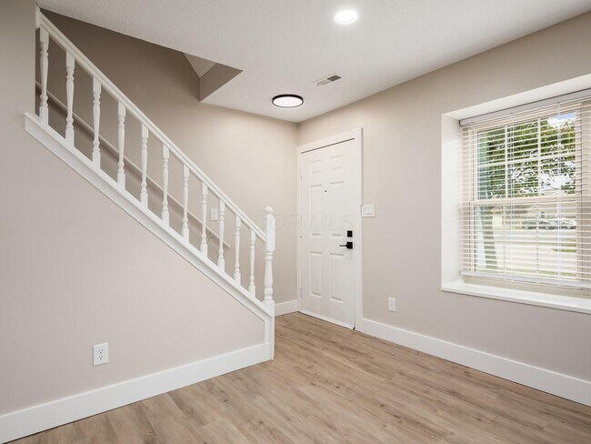 Foto del edificio - 631 Pebble Pl Dr