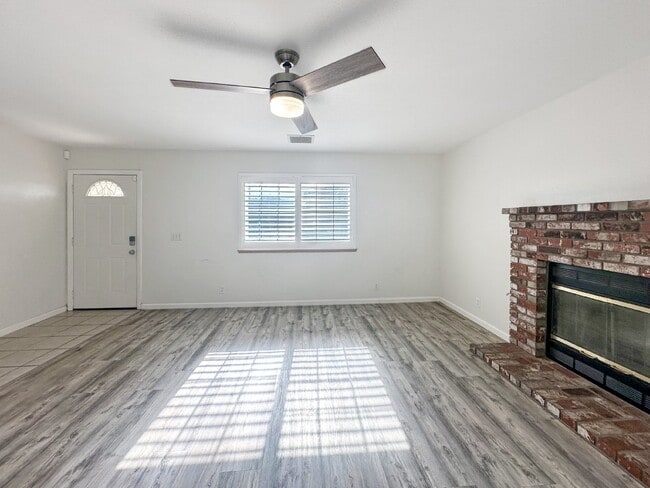 Foto del edificio - 1240 W Mariposa Ave