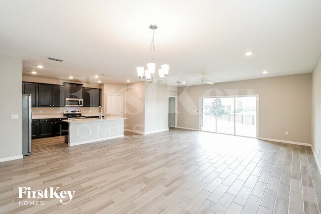 Foto del edificio - 7432 Rock Brook Dr
