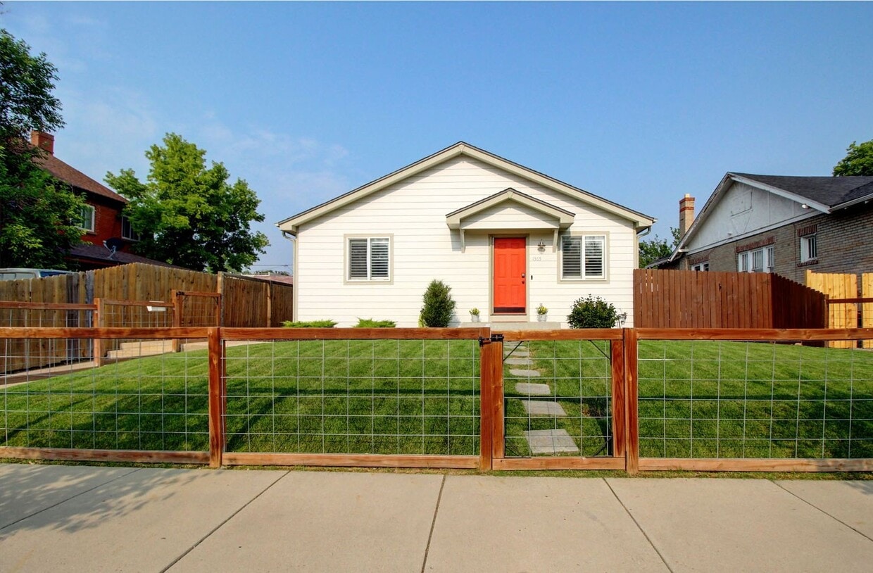 3BD, 2BA Front side Duplex with Private Front Yard, Near Sloan's Lake - 3BD, 2BA Front side Duplex with Private Front Yard, Near Sloan's Lake