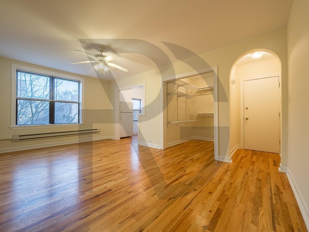 Primary Photo - Perfectly located one bed in East Lakeview