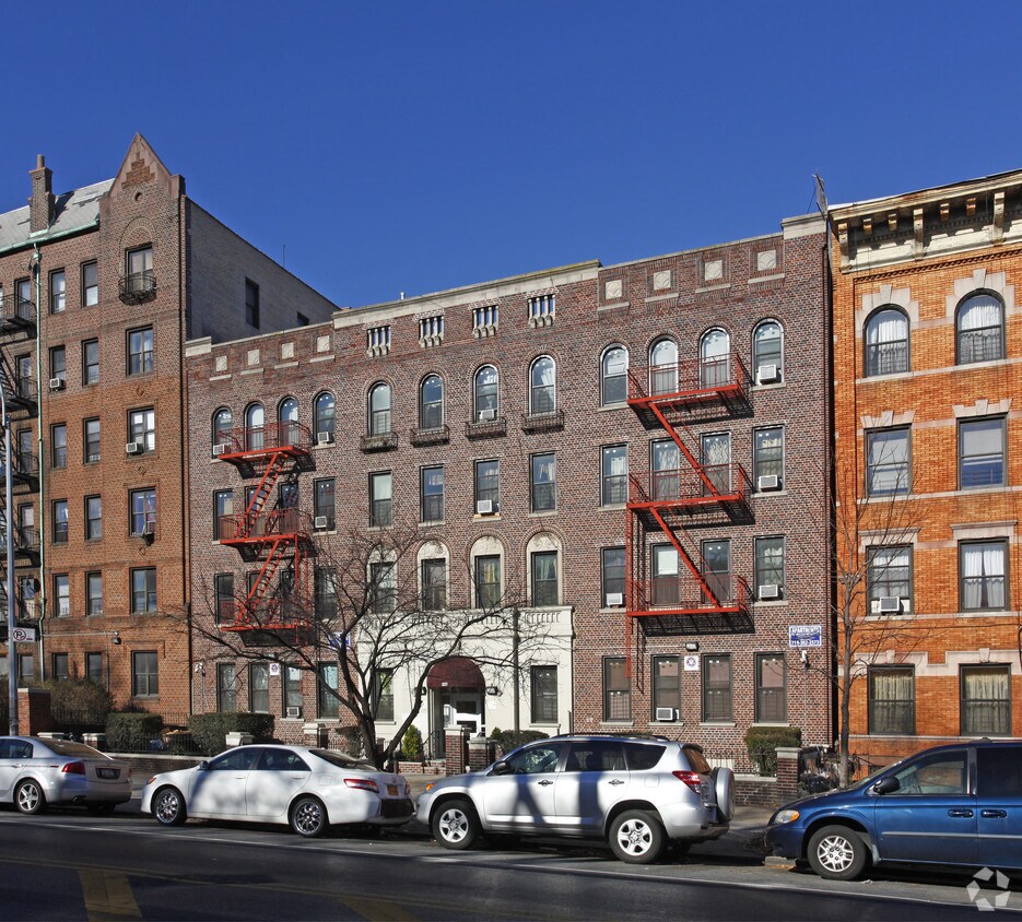 Foto principal - 233-239 Linden Blvd