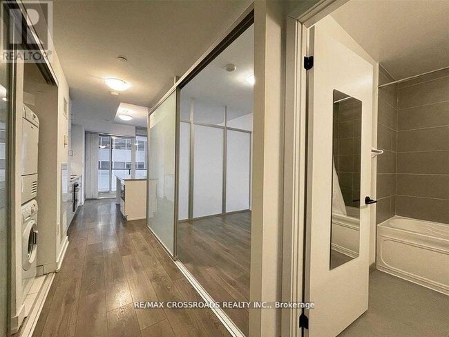 Building Photo - 426 University Ave