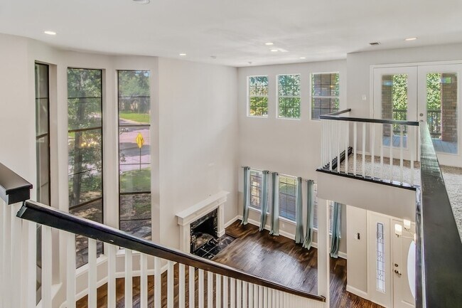Foto del edificio - 102 Pebble Beach Dr