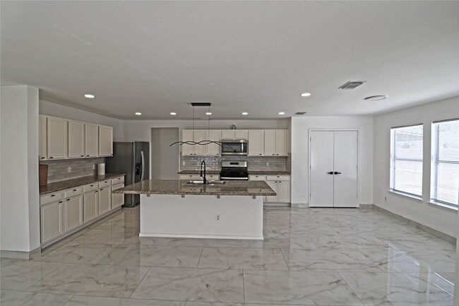 Foto del edificio - 9611 Rads Point