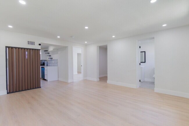 Foto del edificio - 1108 W 33rd St