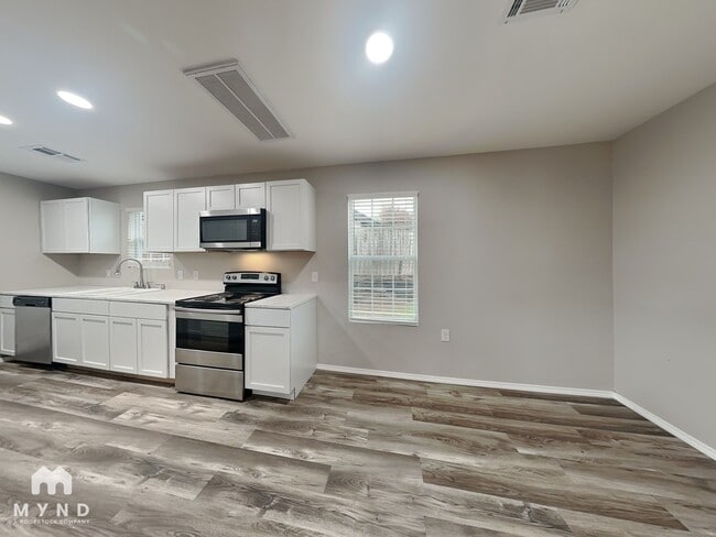 Building Photo - 3212 E Noble Dr