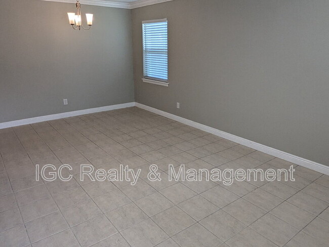 Building Photo - 108 Flug Ave