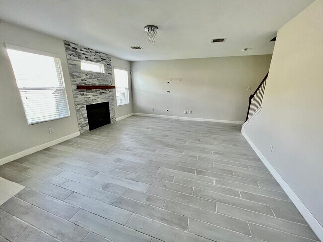 Building Photo - 15539 Sheldon Ridge Way