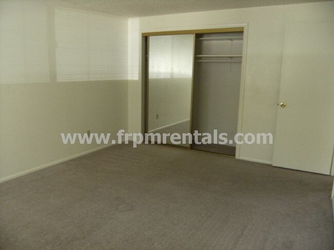 Foto del edificio - 727 W Belmont St