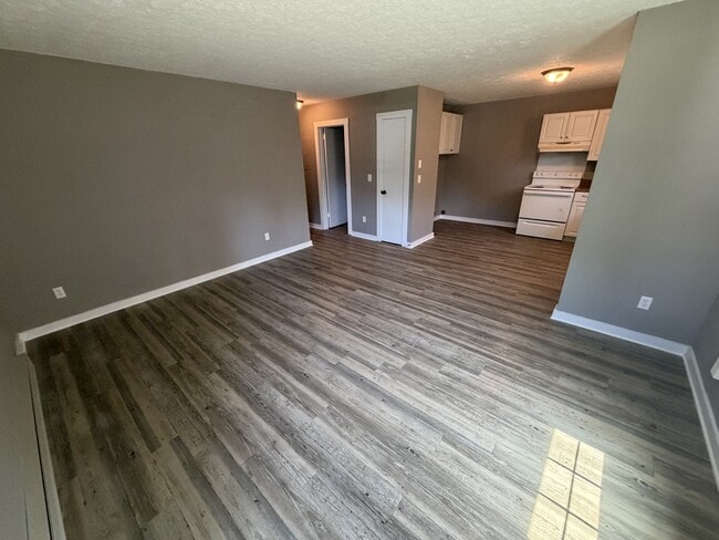 Building Photo - 905 Blue Ridge Dr
