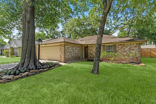 Building Photo - 2102 Whitelaw Dr