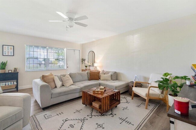 Foto del edificio - 2455 NE 51st St