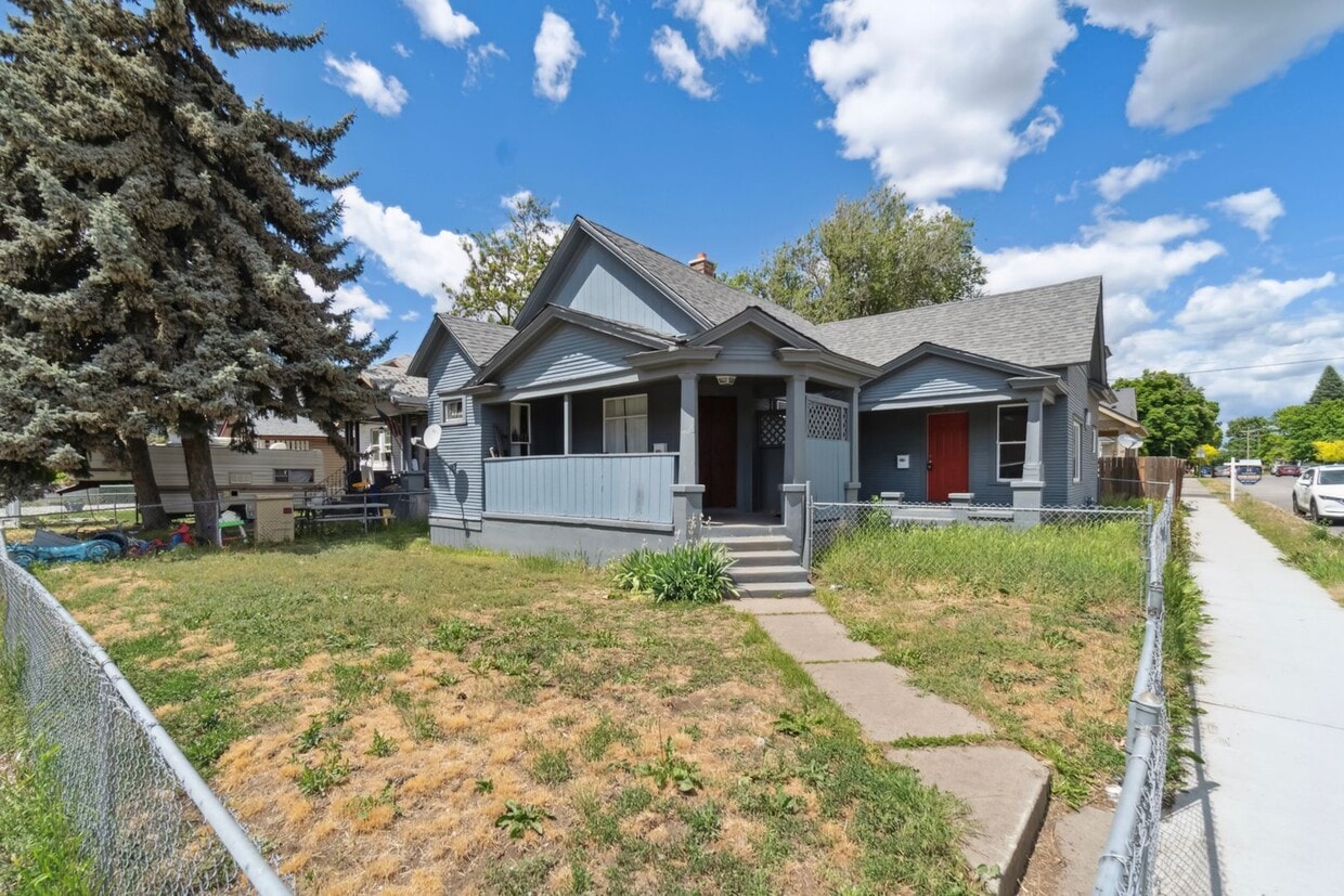 Primary Photo - 2704-2704 W Boone Ave