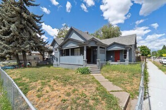 Building Photo - 2704-2704 W Boone Ave