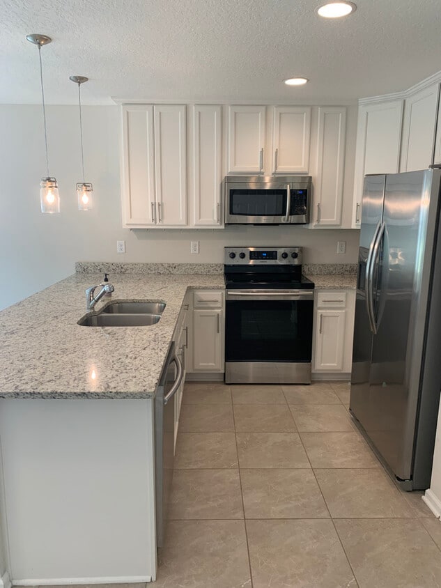 Kitchen - 2808 Shangri La Dr