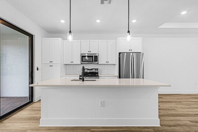 Foto del edificio - Stunning Brand New Construction Duplex wit...