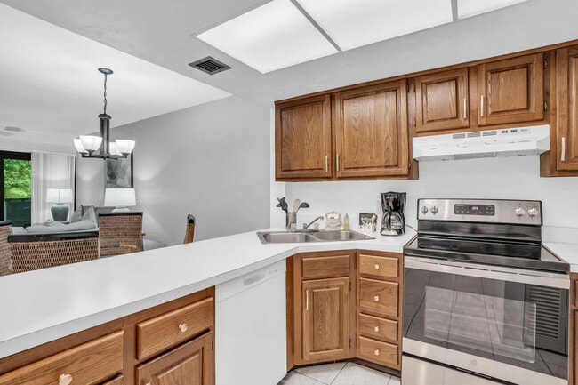 Building Photo - 600 Neapolitan Way