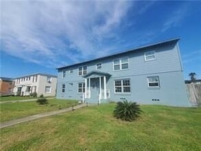 Building Photo - 633 Robinson St