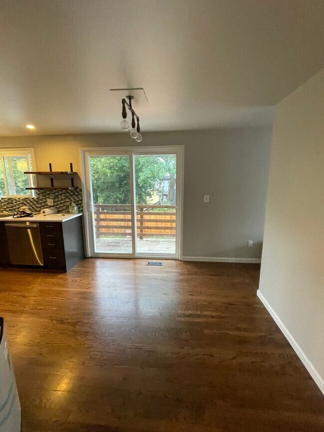 Foto del edificio - 3 Bed, 2 Bath, 2 Livingroom's with VIEW