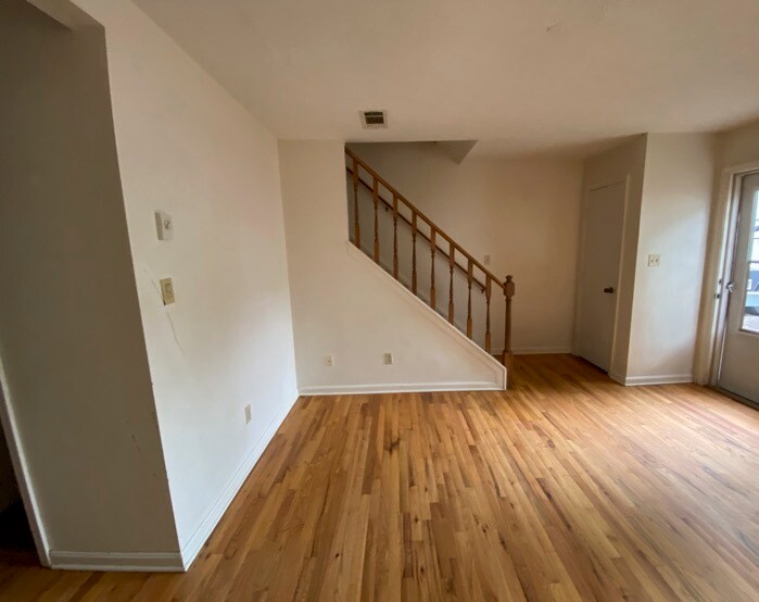 Primary Photo - 26 Jackson Ave