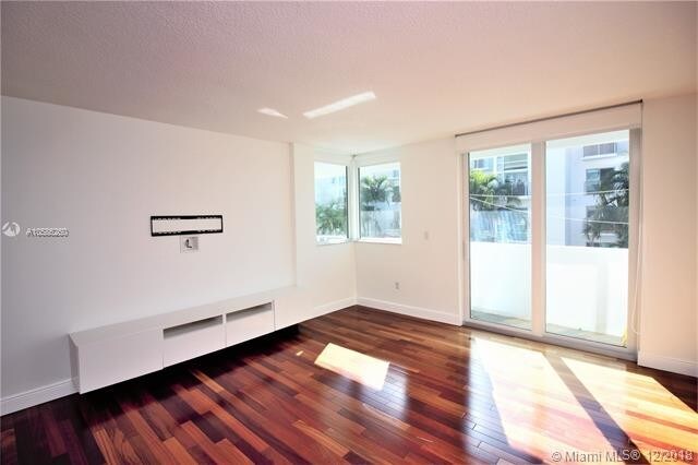 Building Photo - 7800 Collins Ave