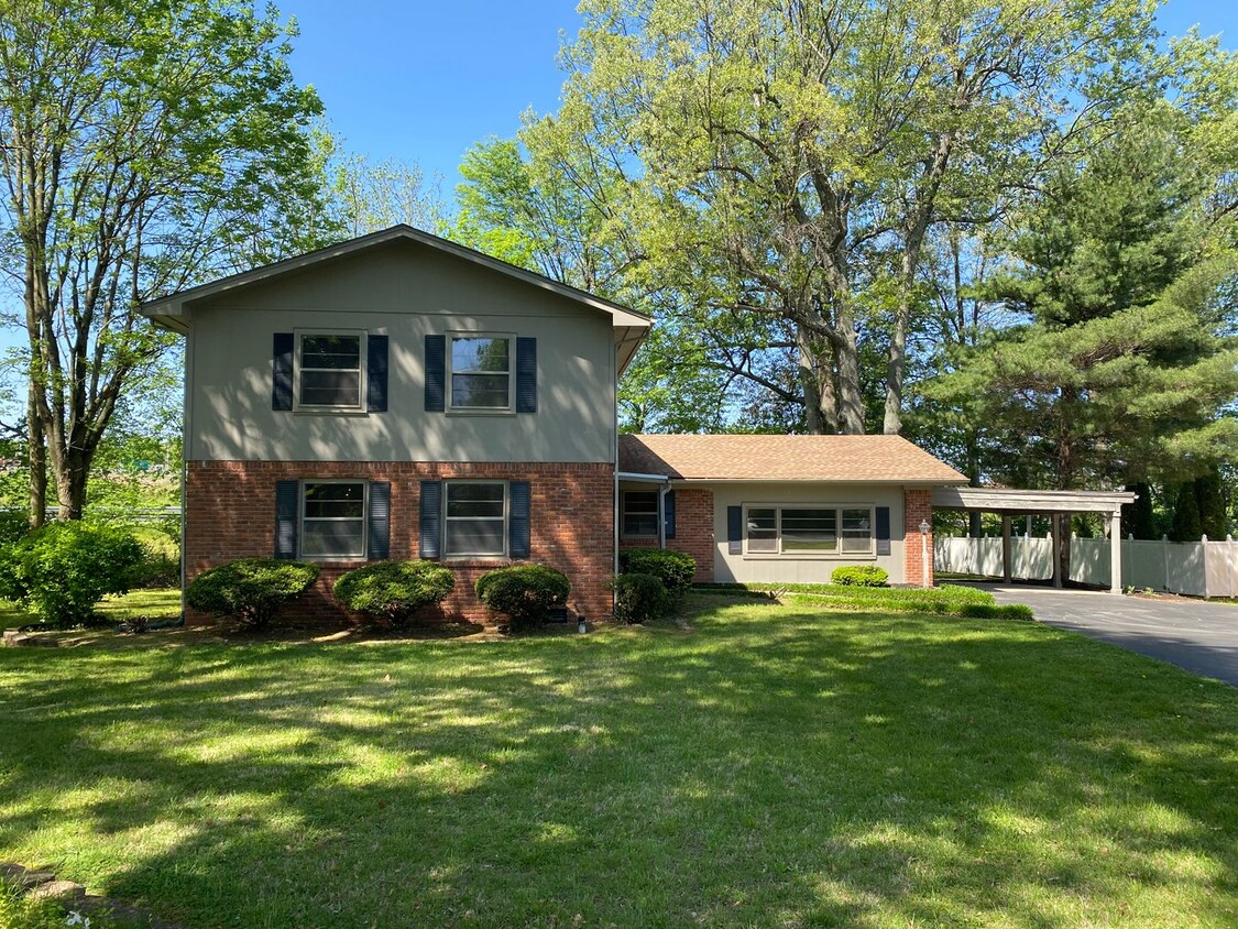 Primary Photo - Kennedy Drive Retreat - 4 bedrm with bonus...