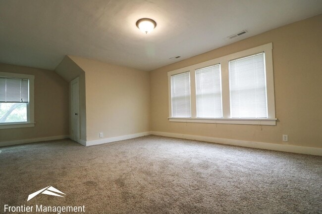 Building Photo - 505 Bluemont Ave