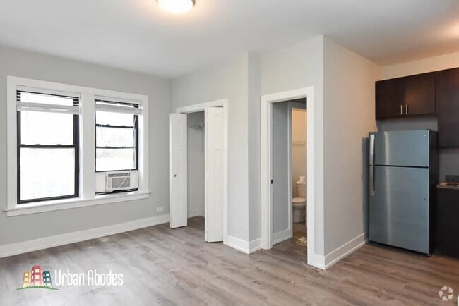 Building Photo - 4852 N Damen Ave