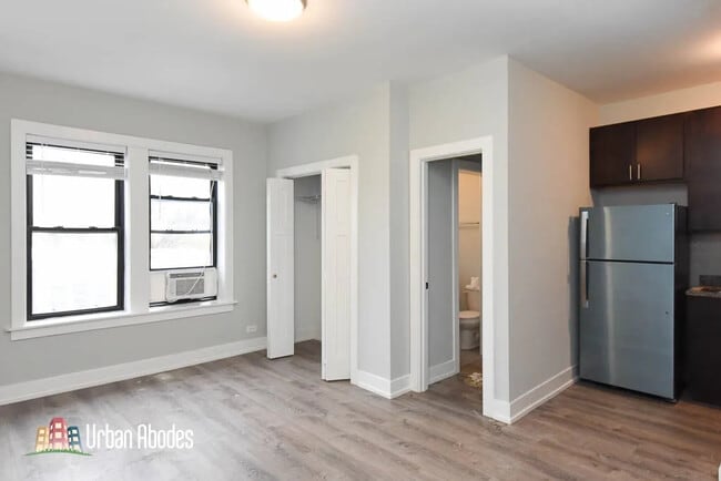 Building Photo - 4852 N Damen Ave