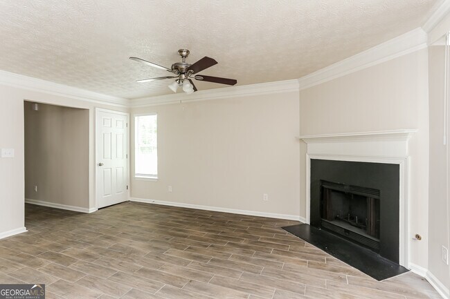Building Photo - 6621 Ivy Log Dr SW
