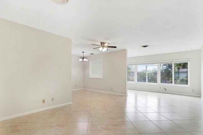 Building Photo - 743 Ibis Way