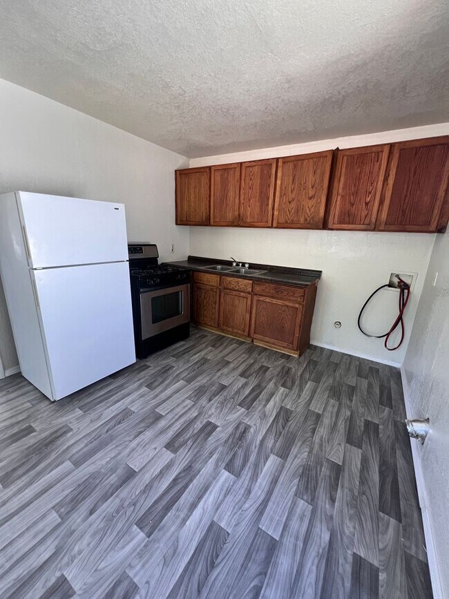 Building Photo - Move in ready!