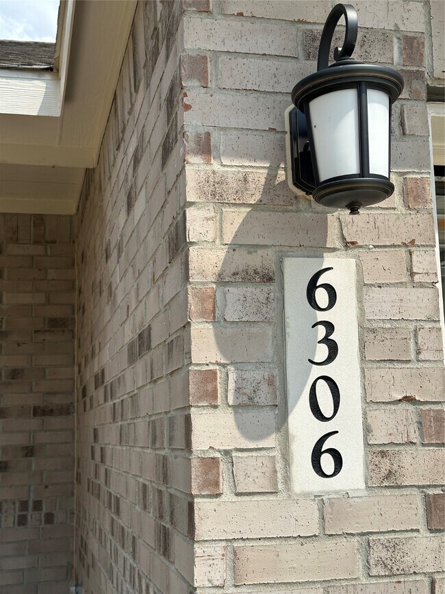 Foto del edificio - 6306 Orchid Bch Dr